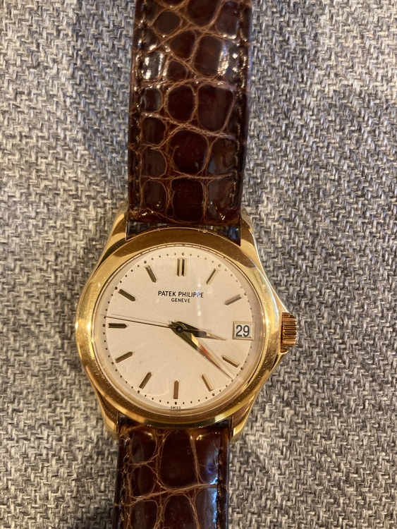 パテックフィリップ カラトラバ 5107J-001（高級時計）の商品画像 - 査定依頼日：2025年10月13日 - 最高査定価格：2,850,000円