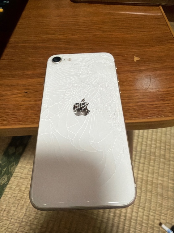 iPhoneSE第3世代（スマホ）の商品画像 - 査定依頼日：2026年8月6日 - 最高査定価格：16,000円