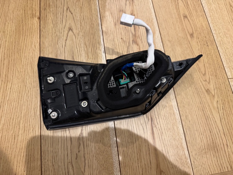 h27 レクサスGS後期 300h fスポーツ純正テールランプDAA-AWL10（カー用品）の商品画像 - 査定依頼日：2025年6月23日 - 最高査定価格：300円