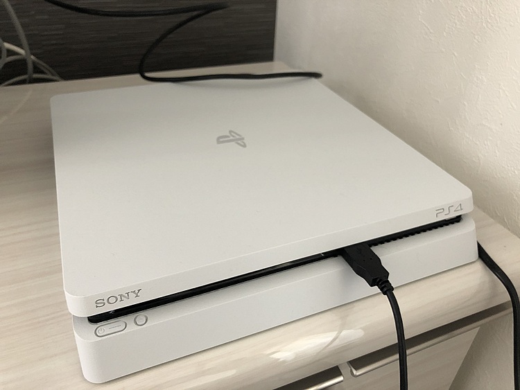 プレイステーション4本体 グレイシャー・ホワイト (HDD 500GB/CUH-（ゲーム機本体・ゲームソフト）の商品画像 - 査定依頼日：2020年5月7日 - 最高査定価格：24,000円