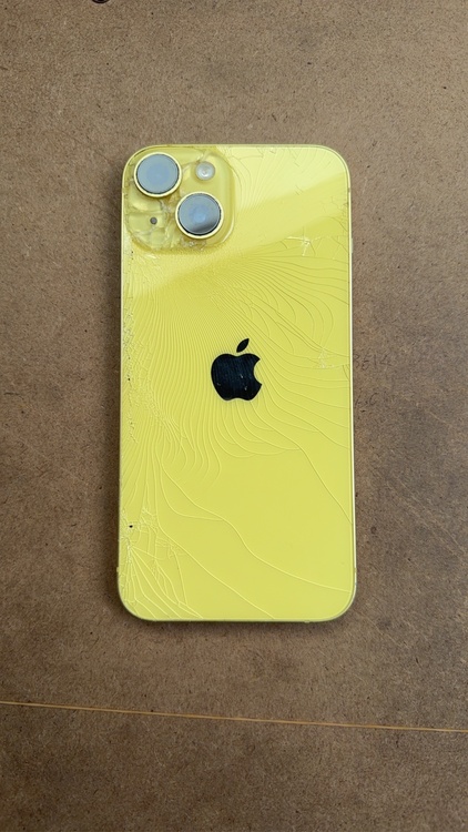 iPhone iPhone 14 128GB au（スマホ）の商品画像 - 査定依頼日：2026年9月6日 - 最高査定価格：27,000円