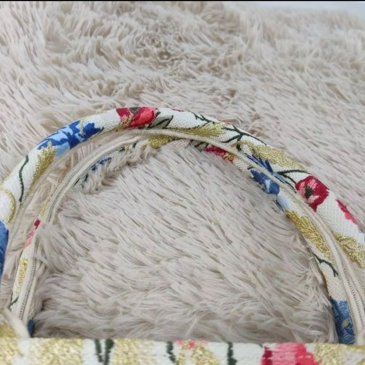 ブックトート 花柄（ブランドバッグ）の商品画像 - 査定依頼日：2023年9月1日 - 最高査定価格：300,000円