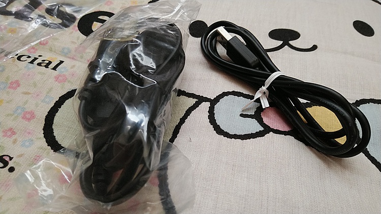 Vita本体（ゲーム機本体・ゲームソフト）の商品画像 - 査定依頼日：2019年11月7日 - 最高査定価格：5,600円