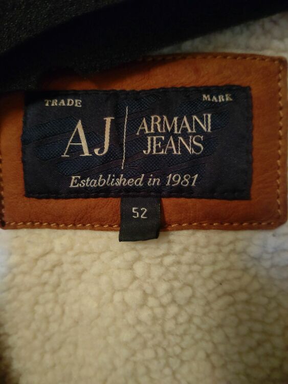 アルマーニジーンズ裏ボアフード付きレザージャケット（古着・ファッション）の商品画像 - 査定依頼日：2025年9月30日 - 最高査定価格：1,000円