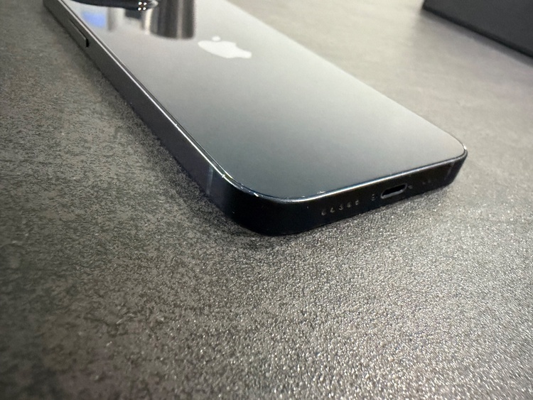 iPhone 13 256GB docomo（スマホ）の商品画像 - 査定依頼日：2026年2月11日 - 最高査定価格：36,000円