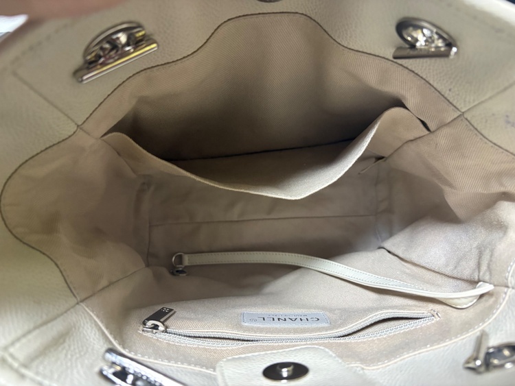 ドーヴィル　レザー（ブランドバッグ）の商品画像 - 査定依頼日：2026年4月2日 - 最高査定価格：220,000円