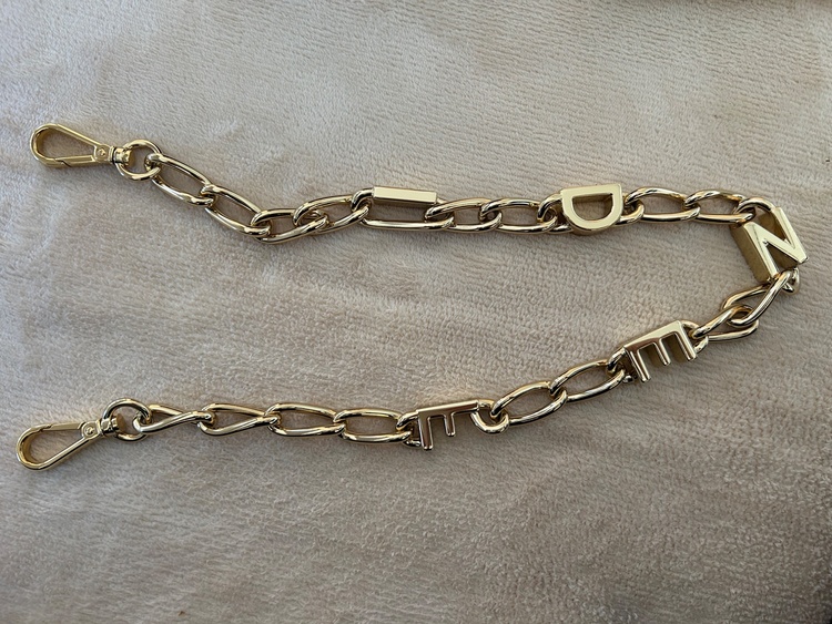 ミニのFENDIピーカブー（ブランドバッグ）の商品画像 - 査定依頼日：2026年2月15日 - 最高査定価格：230,000円