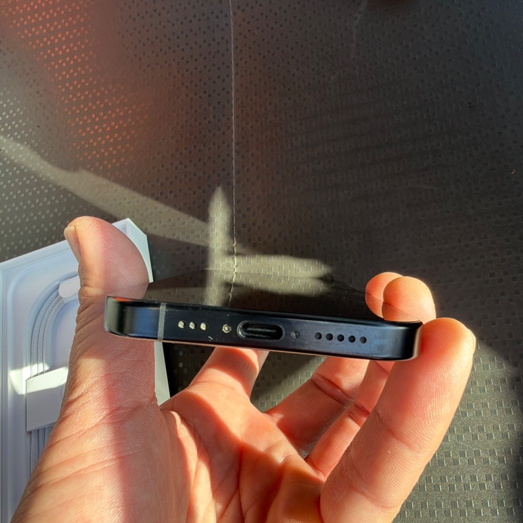 iPhone 16 Pro 256GB Softbank（スマホ）の商品画像 - 査定依頼日：2025年12月10日 - 最高査定価格：124,000円