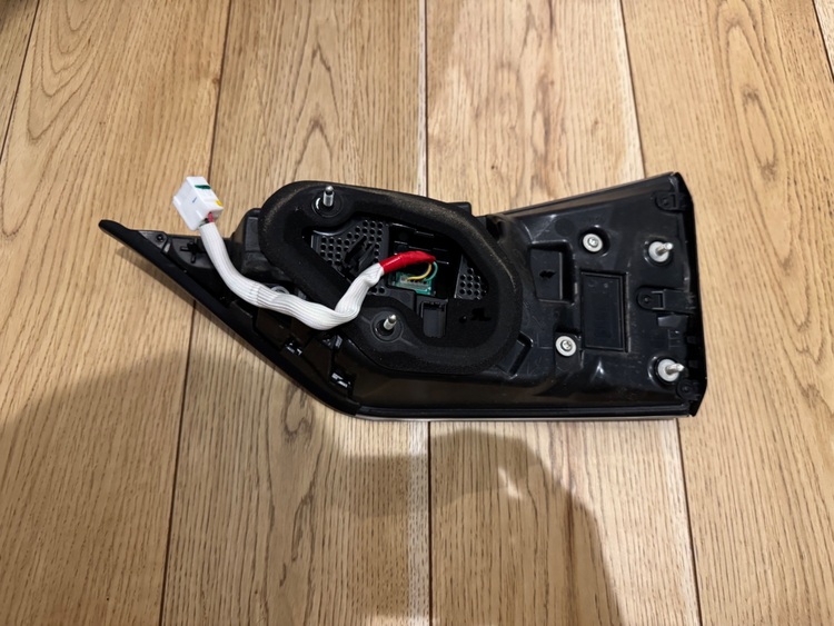 h27 レクサスGS後期 300h fスポーツ純正テールランプDAA-AWL10（カー用品）の商品画像 - 査定依頼日：2025年6月23日 - 最高査定価格：300円