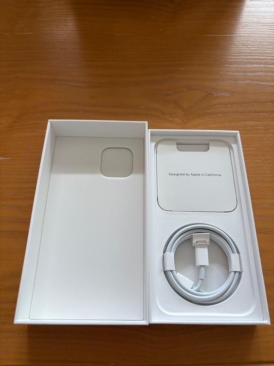 iPhone iPhone 12 64GB docomo（スマホ）の商品画像 - 査定依頼日：2026年9月20日 - 最高査定価格：20,500円