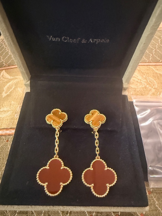 ヴァンクリーフ マジックアルハンブラ2モチーフ（金・貴金属）の商品画像 - 査定依頼日：2026年3月27日 - 最高査定価格：1,400,000円