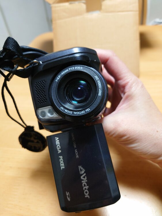 Everio　GZ-MG50（カメラ）の商品画像 - 査定依頼日：2026年3月25日 - 最高査定価格：100,000円