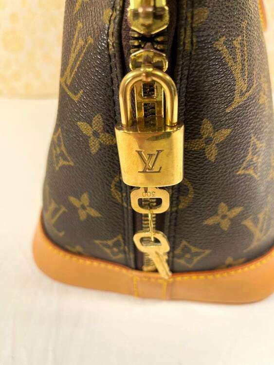 ルイヴィトン モノグラム アルマ ハンドバック（ブランドバッグ）の商品画像 - 査定依頼日：2025年4月28日 - 最高査定価格：55,000円
