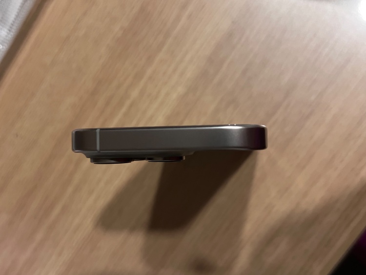 iPhone16pro256GBNaturalTitanium（スマホ）の商品画像 - 査定依頼日：2025年10月12日 - 最高査定価格：110,000円