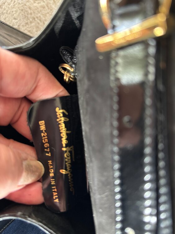 フェラガモ  （ブランドバッグ）の商品画像 - 査定依頼日：2025年2月18日 - 最高査定価格：15,000円