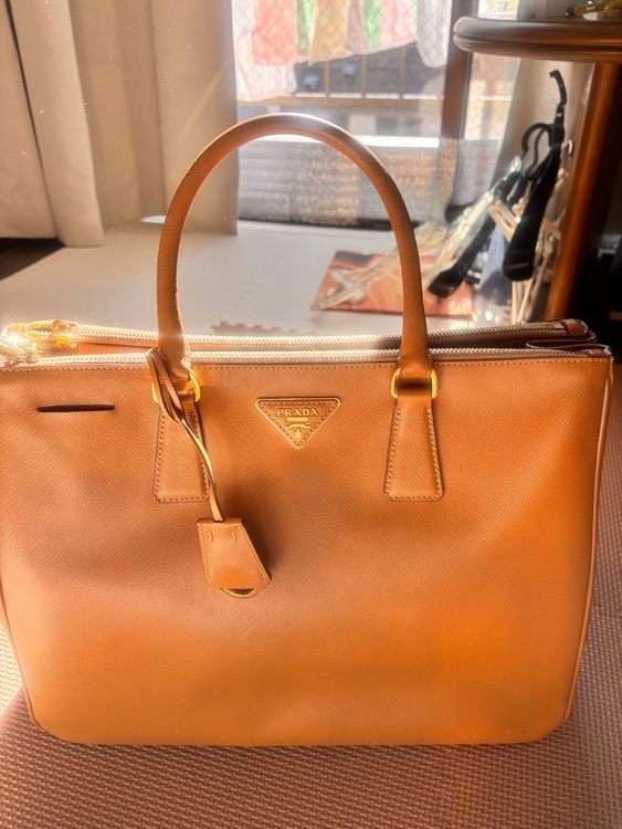 プラダガレリアトート（ブランドバッグ）の商品画像 - 査定依頼日：2026年2月3日 - 最高査定価格：40,000円