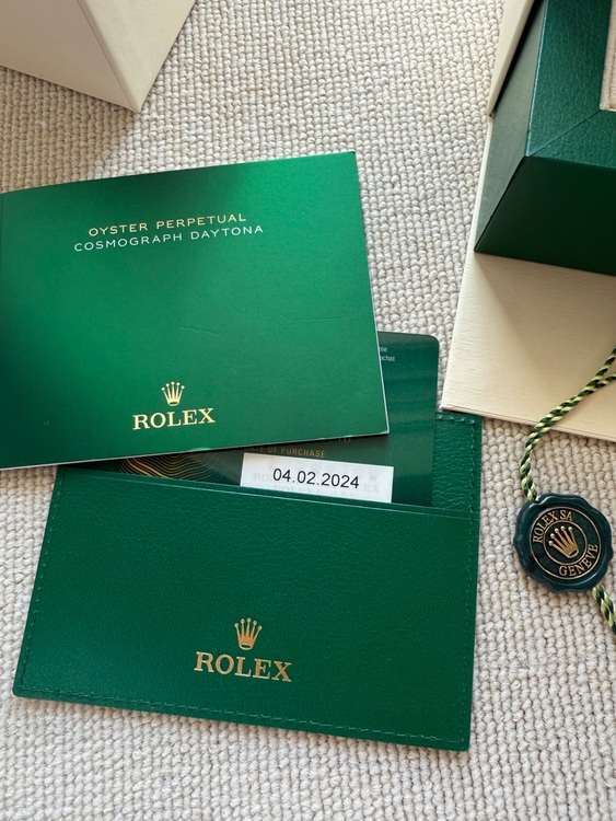 コスモグラフ デイトナ オイスター, 40 mm, ホワイトゴールド（高級時計）の商品画像 - 査定依頼日：2025年9月7日 - 最高査定価格：6,480,000円