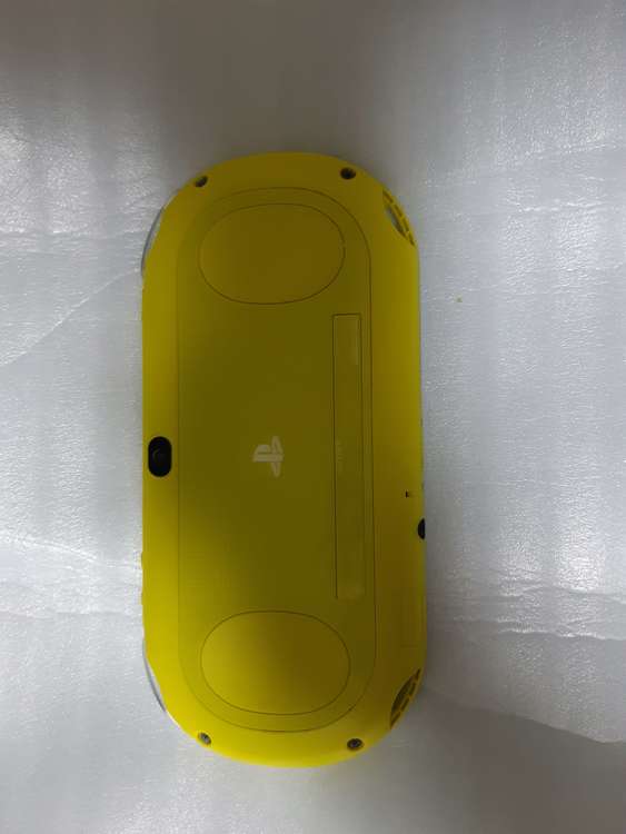 PlayStation vita（ゲーム機本体・ゲームソフト）の商品画像 - 査定依頼日：2023年2月11日 - 最高査定価格：8,000円