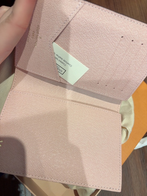パスポートケース（ブランド財布・小物）の商品画像 - 査定依頼日：2026年4月26日 - 最高査定価格：35,000円