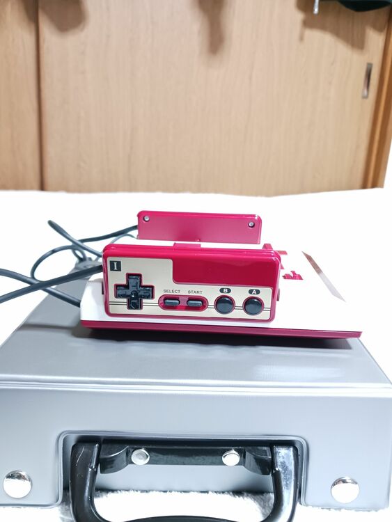 ニンテンドークラシックミニファミコン（ゲーム機本体・ゲームソフト）の商品画像 - 査定依頼日：2025年10月24日 - 最高査定価格：2,200円