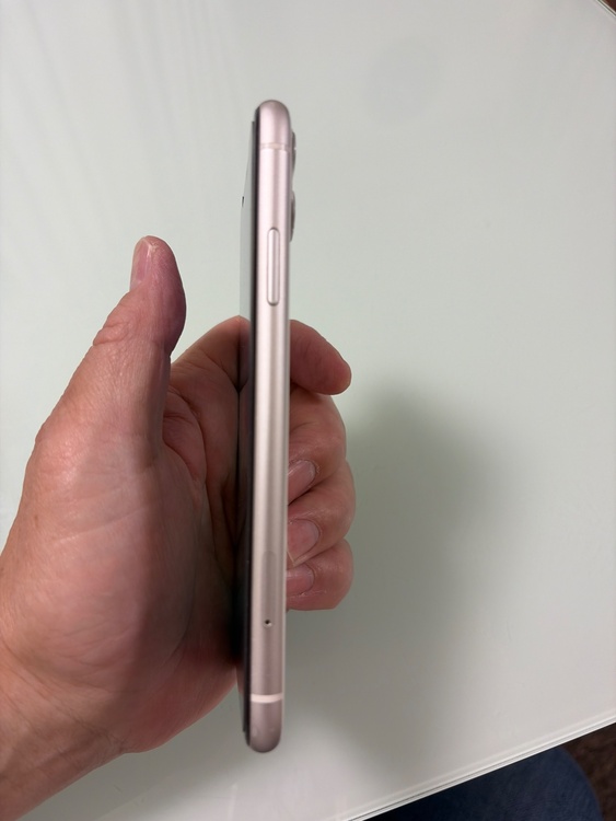 iPhone iPhone11 Pro 64GB au（スマホ）の商品画像 - 査定依頼日：2026年7月26日 - 最高査定価格：17,500円