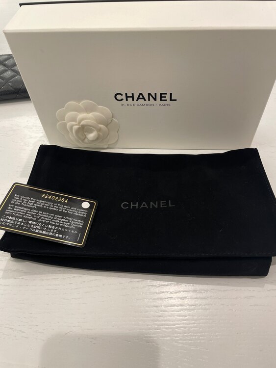 ロングジップウォレット（ブランド財布・小物）の商品画像 - 査定依頼日：2025年2月8日 - 最高査定価格：70,000円