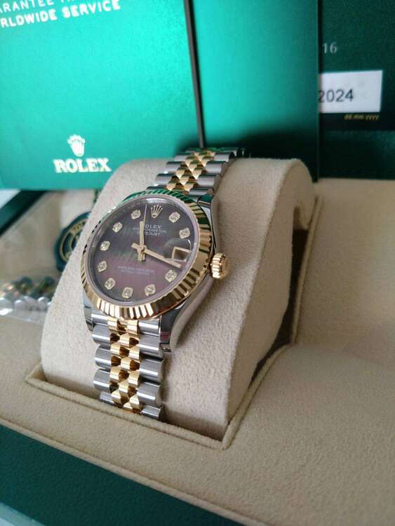 ロレックス デイトジャスト 278273G ブラック（黒蝶貝）ジュビリー コンビ（高級時計）の商品画像 - 査定依頼日：2025年2月19日 - 最高査定価格：2,300,000円