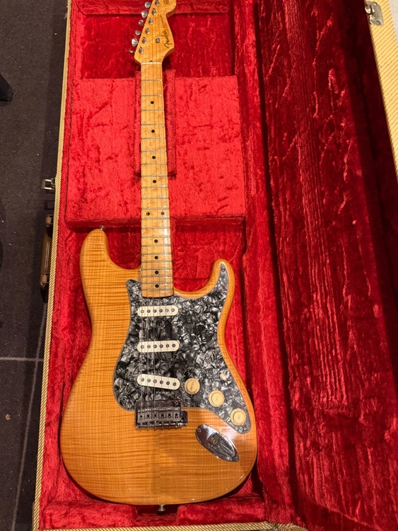 Fender Custom Shop 54 Stratocaster FMT（ピアノ・楽器・PA機材）の商品画像 - 査定依頼日：2026年3月24日 - 最高査定価格：200,000円