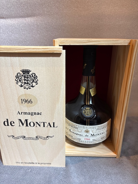 アルマニャック　ド　モンタル　700ml 1966年（お酒）の商品画像 - 査定依頼日：2025年10月11日 - 最高査定価格：10,000円