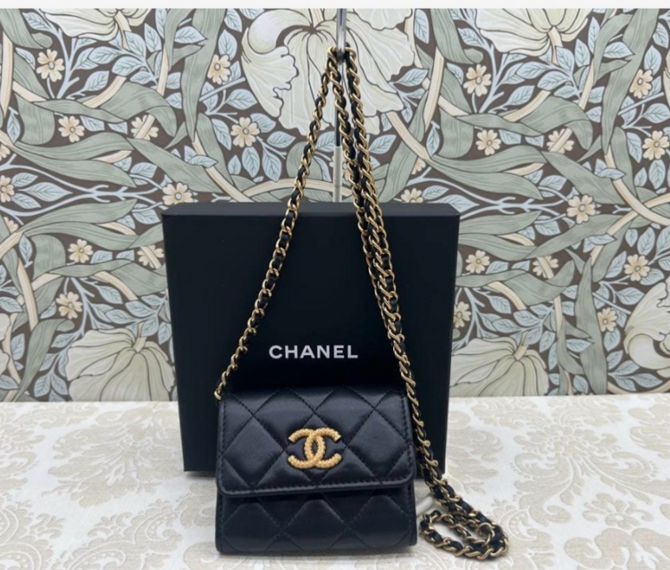 ミニマトラッセチェーンウォレット（ブランドバッグ）の商品画像 - 査定依頼日：2026年2月21日 - 最高査定価格：160,000円