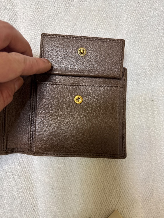 GUCCI 二つ折り財布 597609 シェリーライン（ブランド財布・小物）の商品画像 - 査定依頼日：2025年10月11日 - 最高査定価格：9,000円