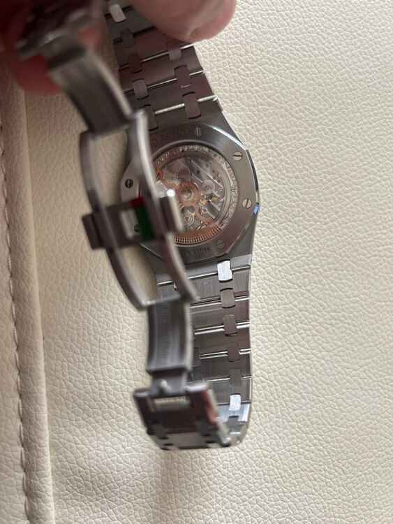 オーデマピゲ ロイヤルオーク （高級時計）の商品画像 - 査定依頼日：2025年3月8日 - 最高査定価格：7,350,000円