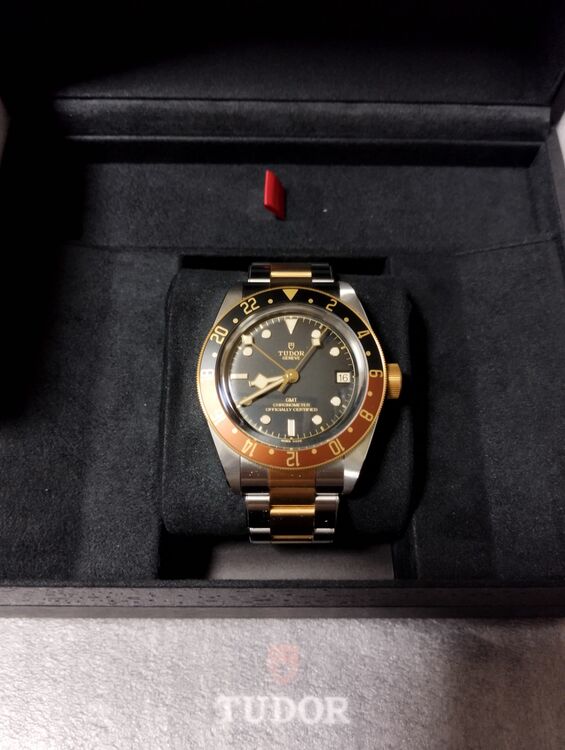 79833MN-0001（高級時計）の商品画像 - 査定依頼日：2025年8月5日 - 最高査定価格：620,000円