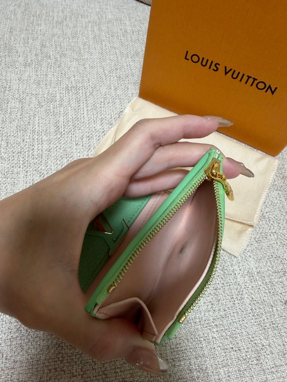 三つ折り財布（ブランド財布・小物）の商品画像 - 査定依頼日：2025年10月19日 - 最高査定価格：9,000円