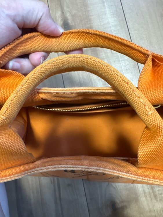 PRADA オレンジトートバッグ（ブランドバッグ）の商品画像 - 査定依頼日：2026年5月31日 - 最高査定価格：42,000円