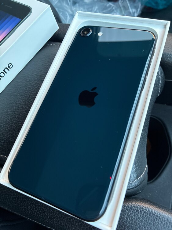 IphoneSE3（スマホ）の商品画像 - 査定依頼日：2025年4月1日 - 最高査定価格：22,000円