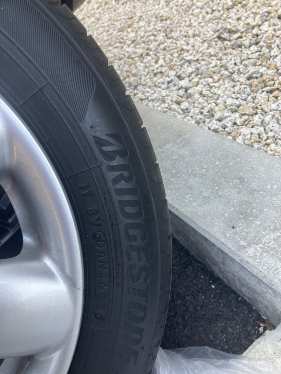 ブリヂストン軽自動車用夏用タイヤ（カー用品）の商品画像 - 査定依頼日：2026年2月16日 - 最高査定価格：5,000円