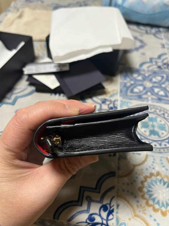 プラダ　財布（ブランド財布・小物）の商品画像 - 査定依頼日：2025年1月28日 - 最高査定価格：30,000円