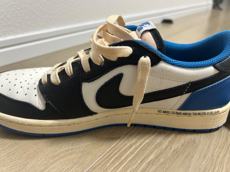 Travis Scott Fragment Nike Air Jordan 1（古着・ファッション）の商品画像 - 査定依頼日：2026年6月16日 - 最高査定価格：100,000円