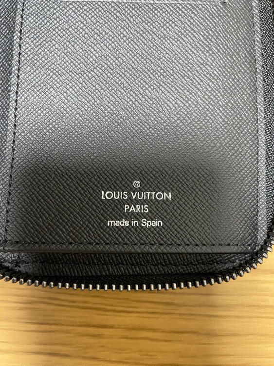 ジッピーウォレット ヴェルティカル モノグラム エクリプス（ブランド財布・小物）の商品画像 - 査定依頼日：2025年8月14日 - 最高査定価格：45,000円