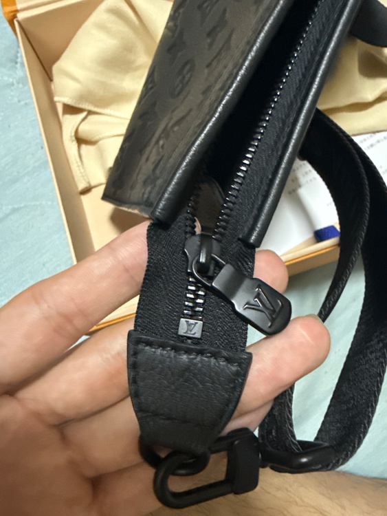 m81115（ブランドバッグ）の商品画像 - 査定依頼日：2026年8月26日 - 最高査定価格：180,000円
