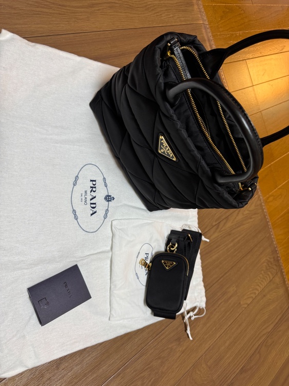 パデットRe-Nylonトートバッグ（ブランドバッグ）の商品画像 - 査定依頼日：2026年7月18日 - 最高査定価格：300,000円