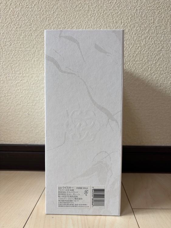 デュワーズ21年ミズナラ500ml（お酒）の商品画像 - 査定依頼日：2026年3月30日 - 最高査定価格：9,000円