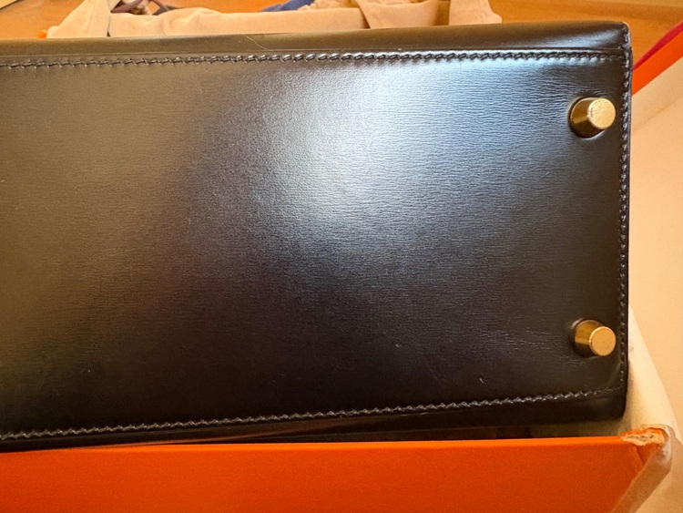 外縫い　ボックスカーフ　金金具　35（ブランドバッグ）の商品画像 - 査定依頼日：2025年11月24日 - 最高査定価格：1,350,000円