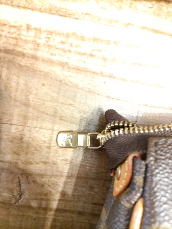 エヴァ M95567（ブランドバッグ）の商品画像 - 査定依頼日：2022年4月18日 - 最高査定価格：120,000円