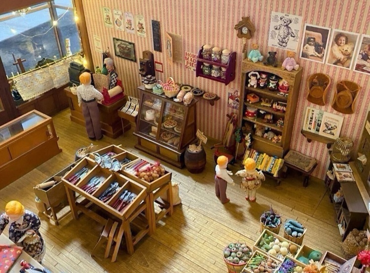 海外のアンティークドールハウス（美術品・骨董品）の商品画像 - 査定依頼日：2026年6月18日 - 最高査定価格：22,000円