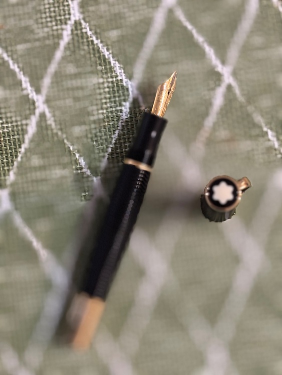 モンブラン　万年筆（ブランド財布・小物）の商品画像 - 査定依頼日：2025年6月18日 - 最高査定価格：10,000円