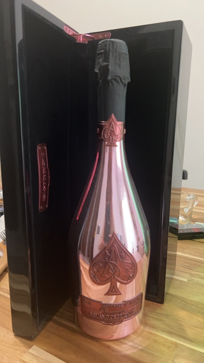 シャンパン アルマン・ド・ブリニャック （お酒）の商品画像 - 査定依頼日：2026年2月9日 - 最高査定価格：40,000円