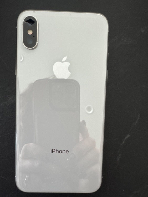 iPhoneXS 256GB docomo（スマホ）の商品画像 - 査定依頼日：2026年3月1日 - 最高査定価格：13,000円