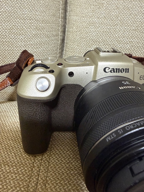 canon eos rp ゴールド（カメラ）の商品画像 - 査定依頼日：2026年9月17日 - 最高査定価格：100,000円